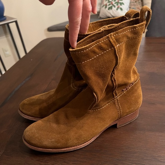 Frye Cara Size 8 Booties Suede Brown EUC women’s - Picture 9 of 10